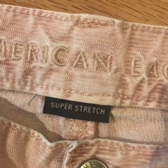 Light pink American eagle jeans size 10 washed to shrink size 6. - Picture 4 of 16
